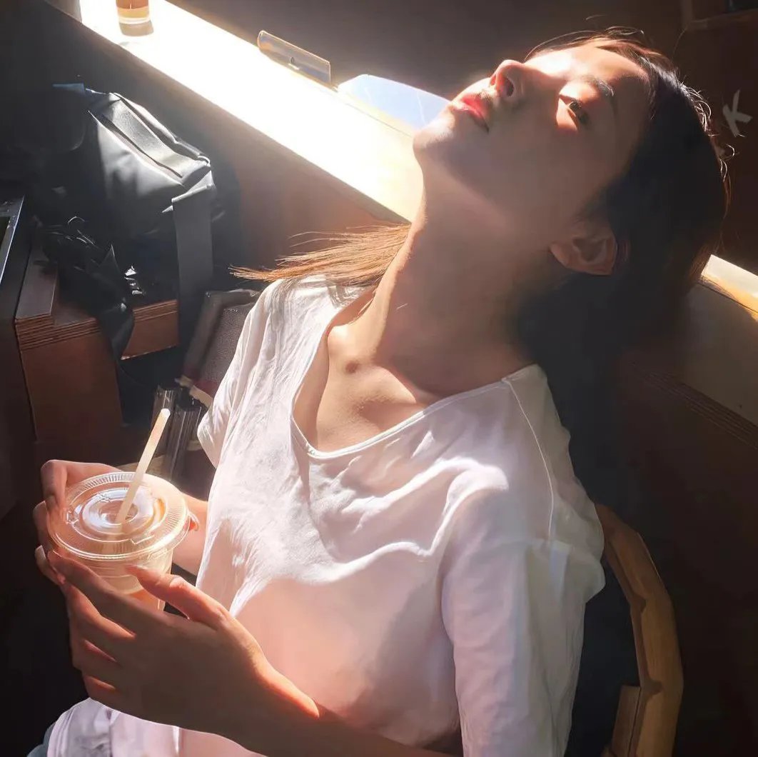32颗药丸：我姐姐的自杀